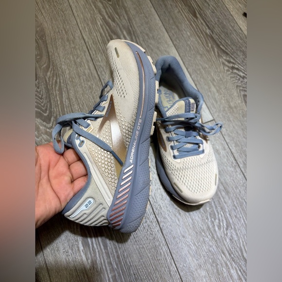 Brooks adrenaline GTS 22 size 6.5- 23.5 cm - Picture 4 of 8